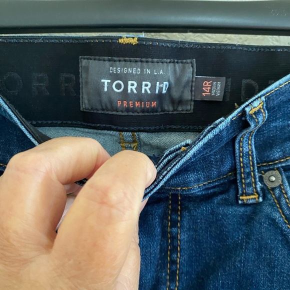 Torrid Bombshell Skinny Premium Stretch High-Rise Destructed Jeans,Size 14R - Picture 4 of 6